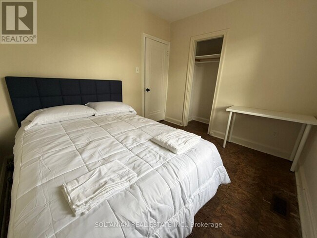 Photo - 197 Finch Ave E