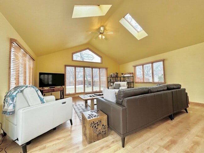 Photo - Beautiful / Spacious 3 Bed 3 Bath Ranch Style Single Family Home!