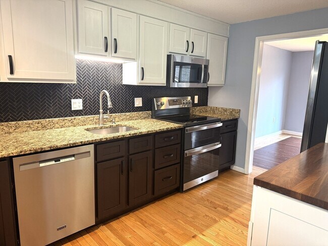 Photo - 49 Brickett Hill Cir Unit 49