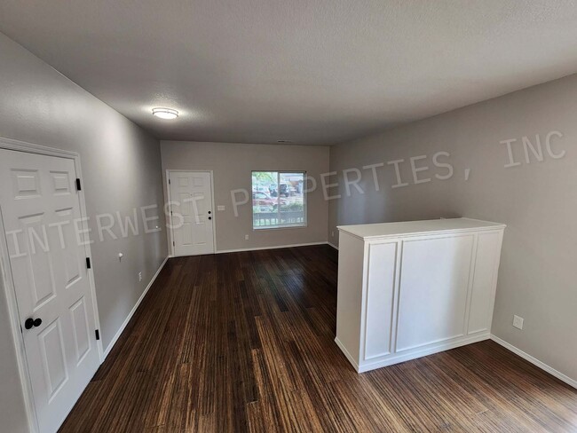 Photo - *1/2 OFF 1ST MONTH'S RENT PROMO* Super Cut...