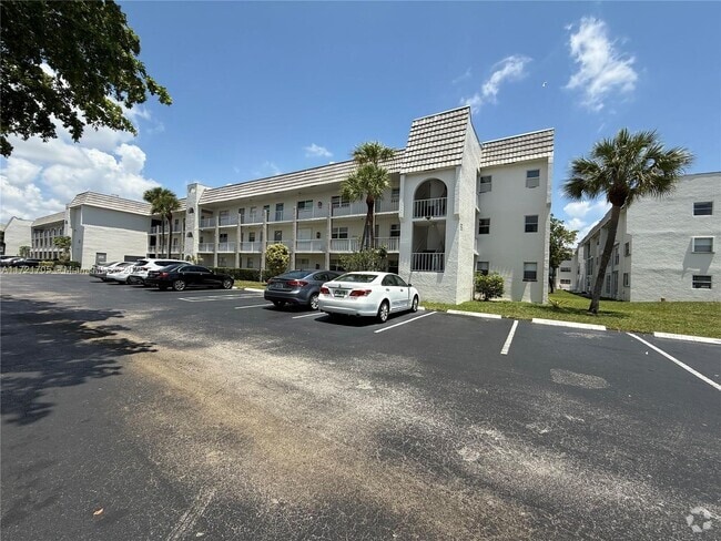 Building Photo - 8300 Sunrise Lakes Blvd Unit 112 Rental