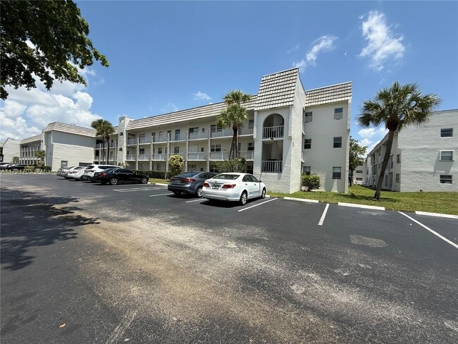 Building Photo - 8300 Sunrise Lakes Blvd Unit 112 Rental