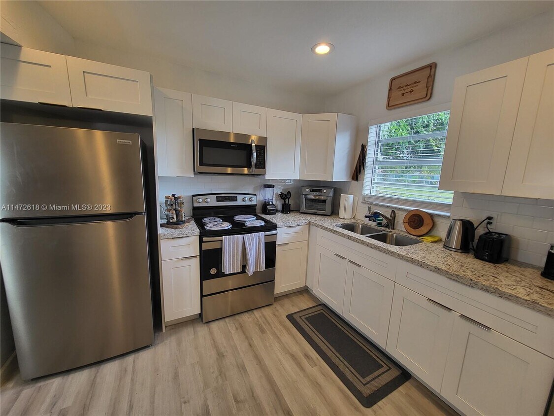Photo - 408 NW 9th St (Hallandale Beach, FL)