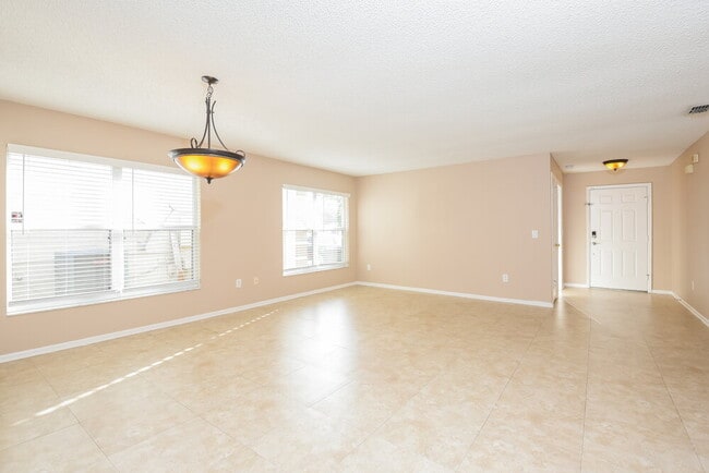 Photo - 3072 Natoma Way