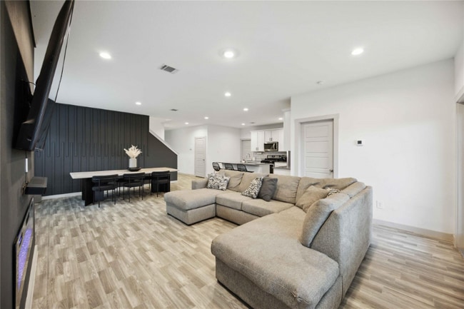 Photo - 5990506363 A