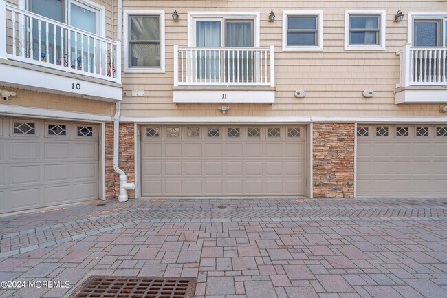 21 Blaine Ave