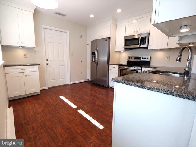 Photo - 719 Monmouth Ave