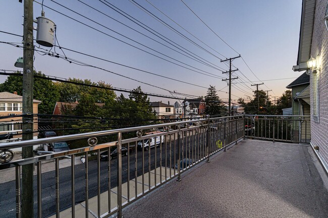 Photo - 561 AVENUE E