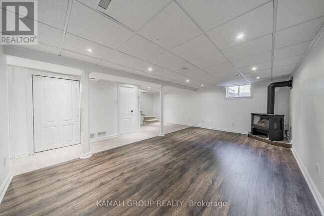 Photo - 714 Gilbert St W