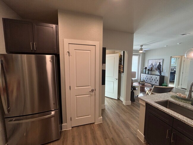 Photo - 425 El Rio St Unidad b1