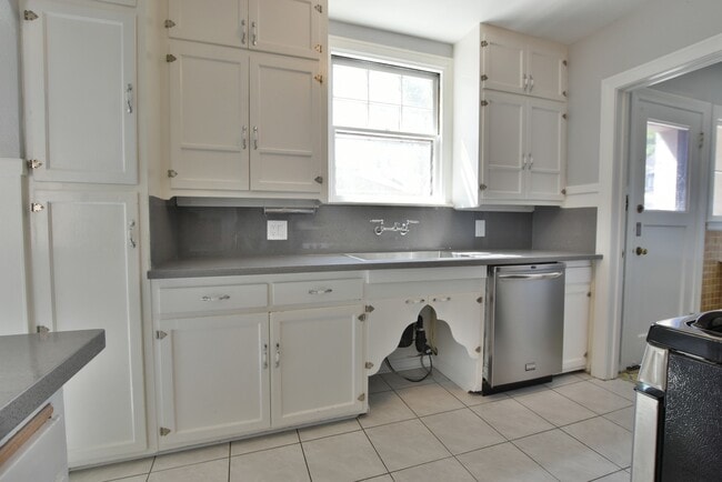 Photo - Charming 3 Bedroom 1 Bath Home in Prestigious Willow Glen Location!