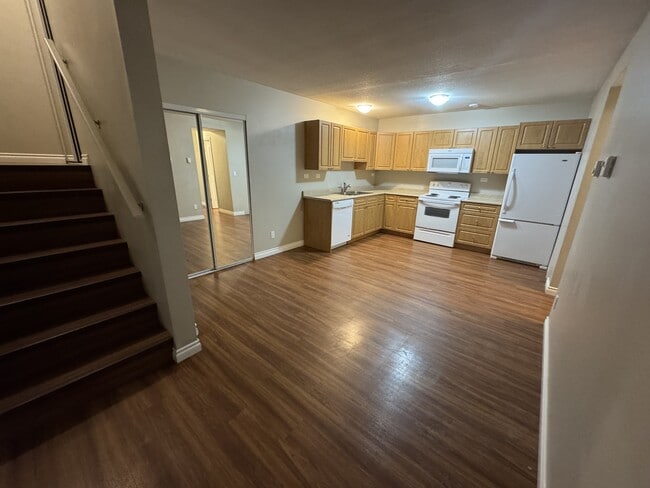 Photo - 804-888 88 Ave