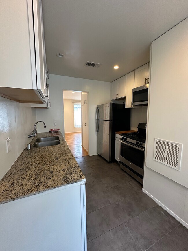 Cocina - 1212 N Formosa Ave