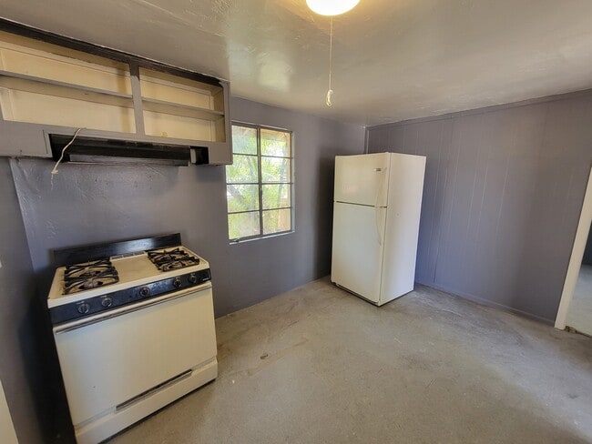 Photo - 461 W Thurber Rd