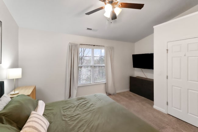 Photo - 100-100 Stratford Lakes Dr