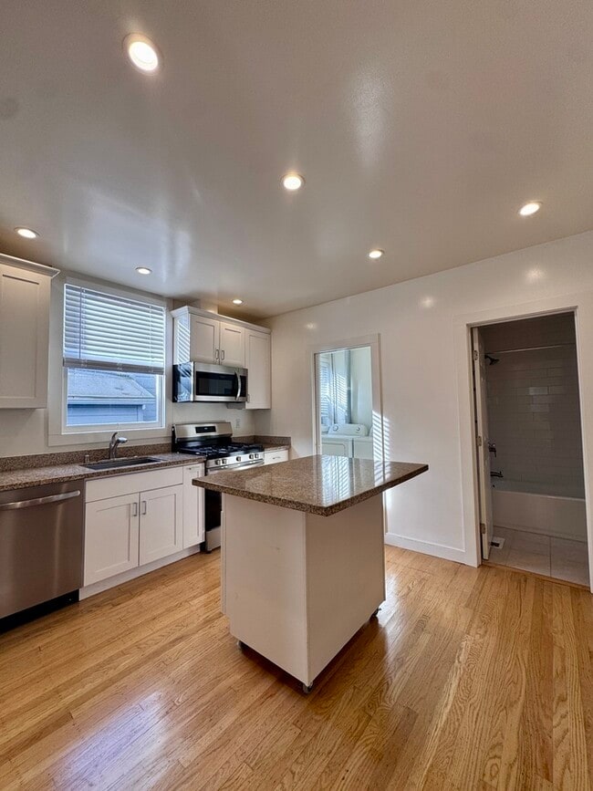 Photo - 184 Pixley St