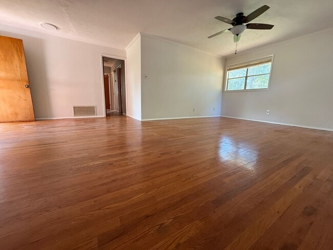 Photo - 1821 Grove Hill Ln