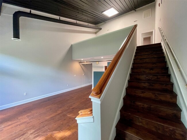 Building Photo - 250 W Washington St Unit 4