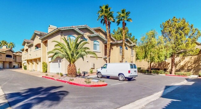 Photo - HOLIDAY SPECIAL! SIGN YOUR LEASE BY DEC 1ST AND RECEIVE YOUR FIRST 2 WEEKS RENT FREE! 

Experienc... Unit #103 BLDG 32