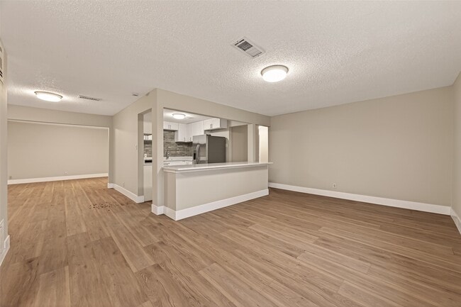Photo - 5833 Southlea St
