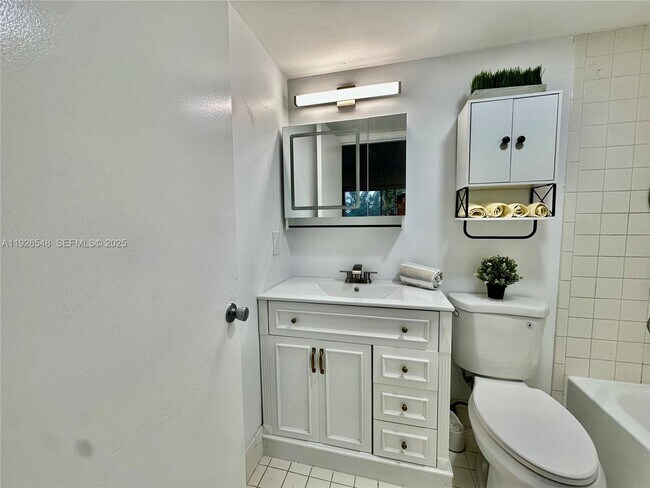 Photo - 13455 SW 9th Ct Unidad 216J