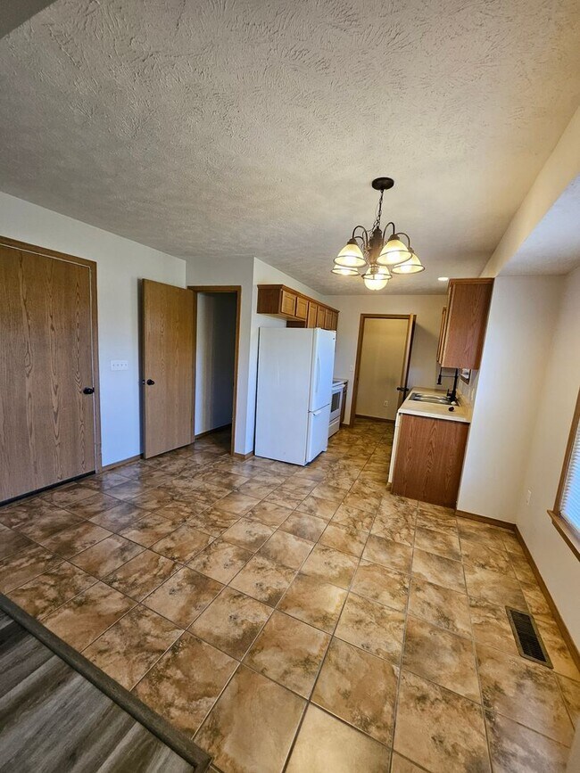 Photo - Beautiful house in the Fall Creek Subdivision! Carl Junction!
