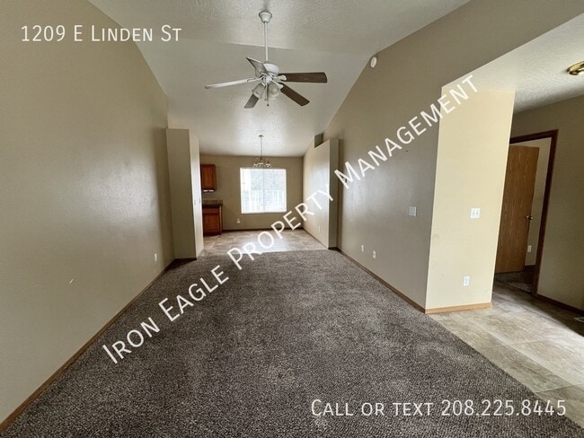 Photo - 1209 E Linden St