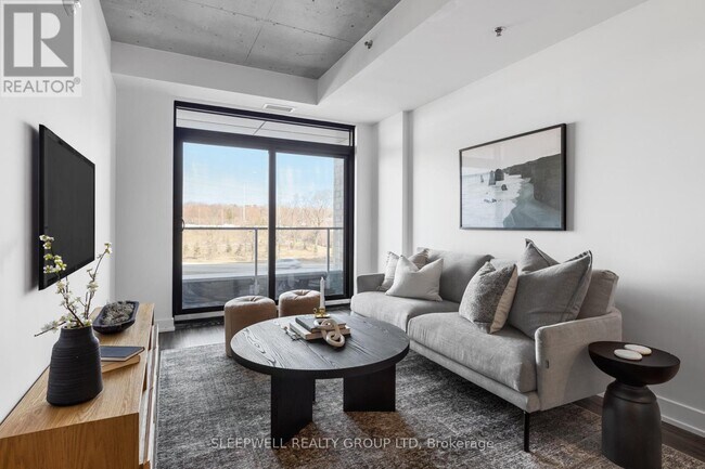 Photo - 1360 Carling Ave