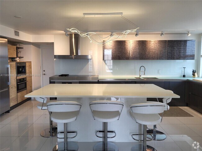 Building Photo - 1401 S Ocean Dr Unit PH1 Rental