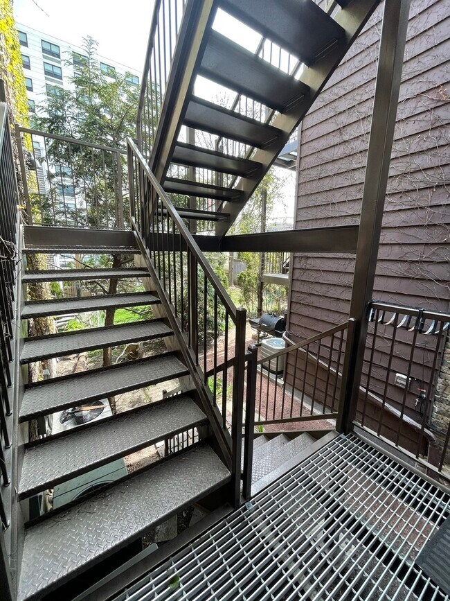 Photo - 1733 N Hermitage Ave Unidad 1R