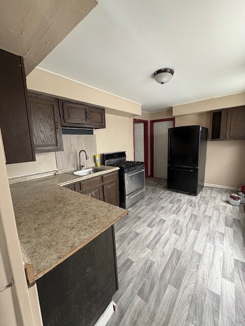 1 Oak St