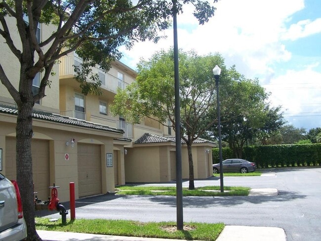 Building Photo - 2100 Greenview Shores Blvd Unit 519