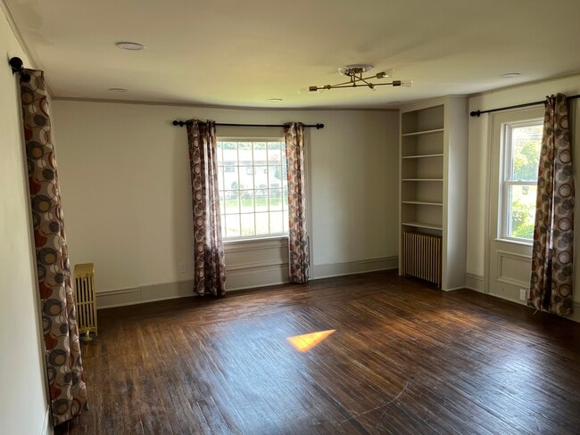 Living room / dining - 1400 Titus Ave Apartments
