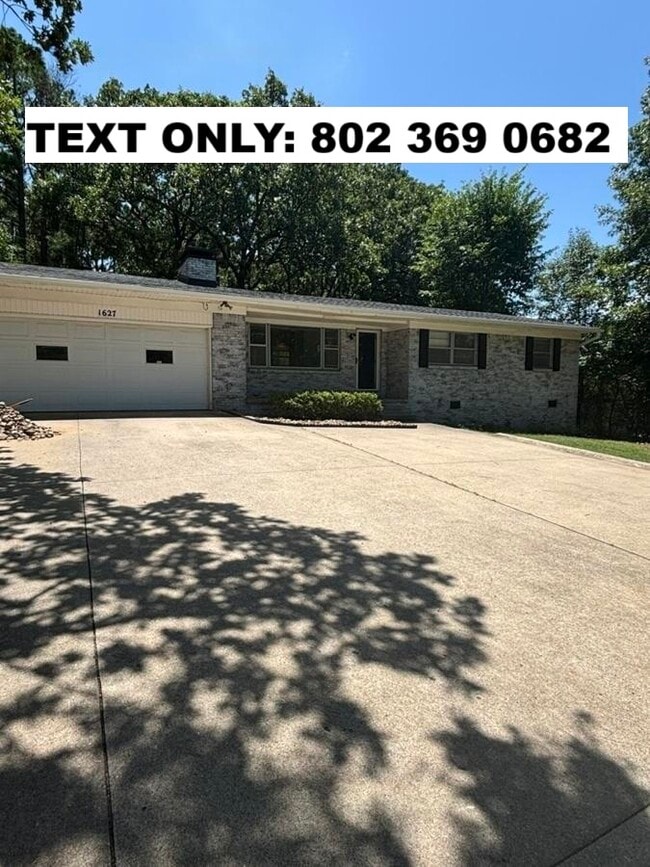 Building Photo - 1476 W Wedington Dr Rental