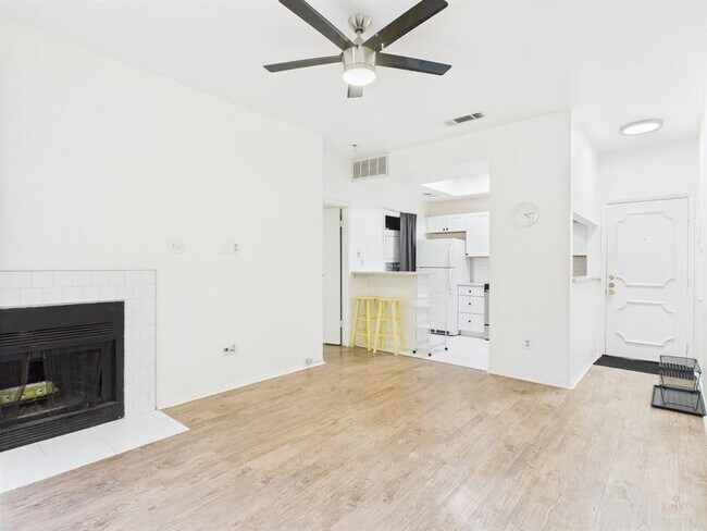Photo - 806 W 24th St Unit 114