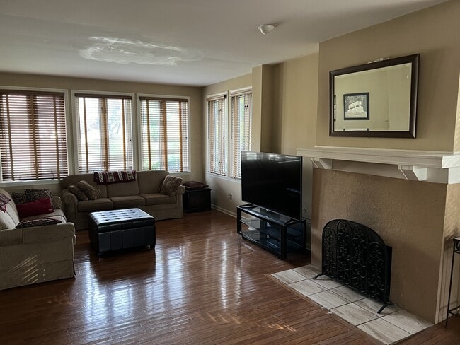 Photo - 6422 Monitor St