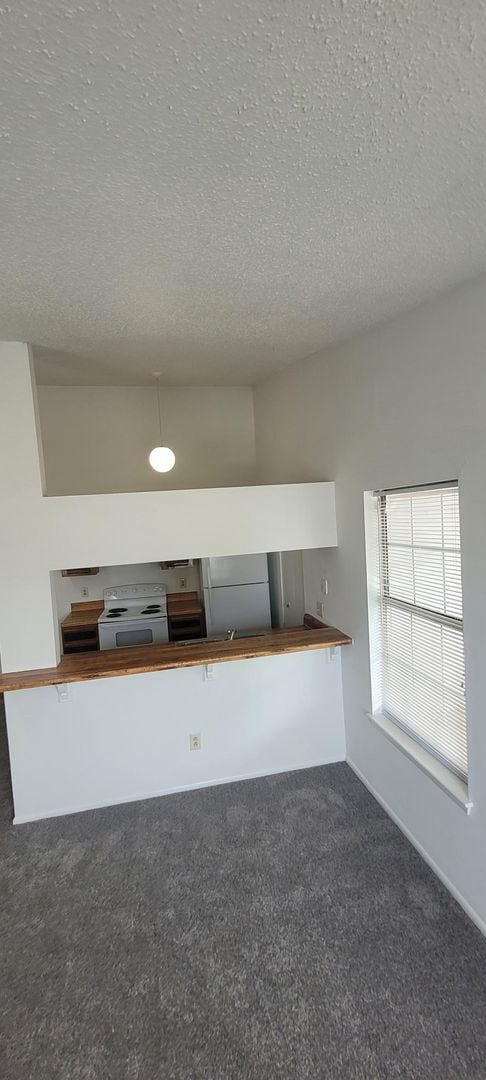 Photo - Great condo in Newpoint Condominiums