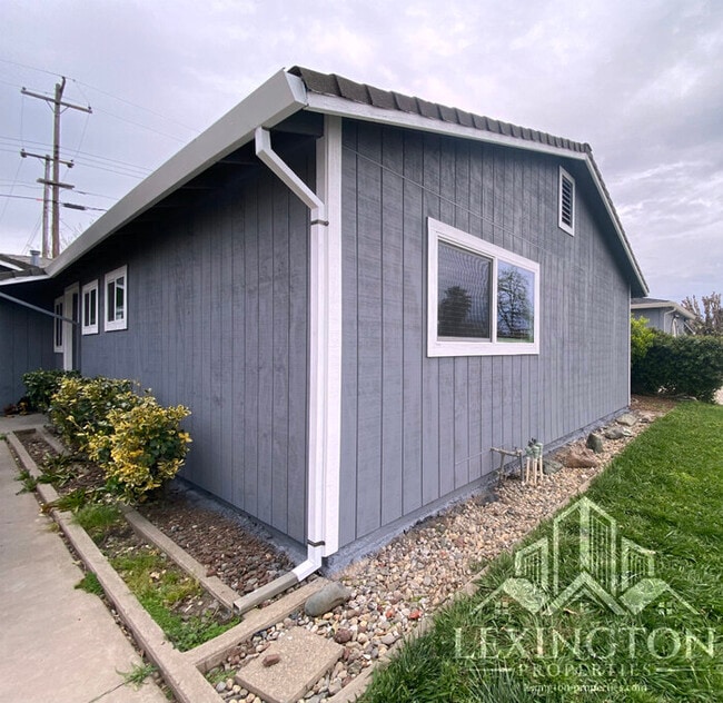 Beautifully Remodeled, Single-story, 3BD/2BA Home in Rio Linda near Babe Best Park!