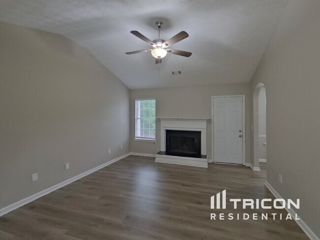 Photo - 800 Lorraine Ln