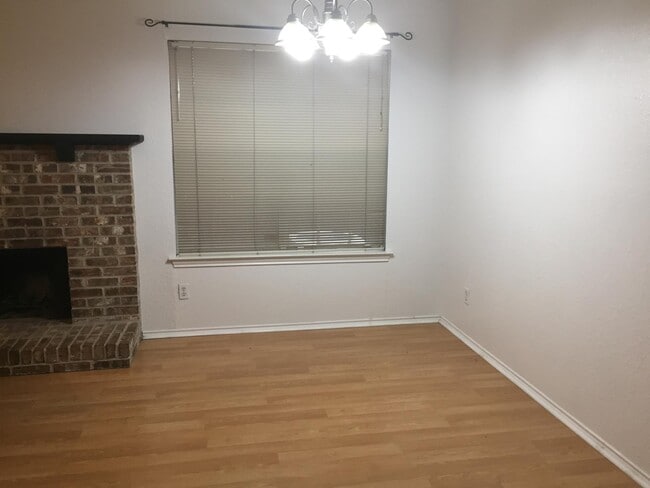 Building Photo - 2810 Nueces St Unit 104 Rental