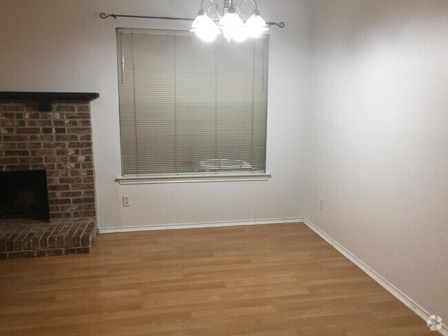 Building Photo - 2810 Nueces St Unit 104 Rental