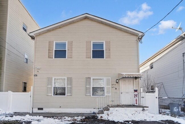 Building Photo - 651 S 17th St