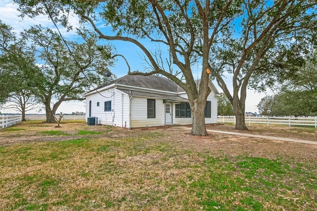 Photo - 1603 Blase Rd