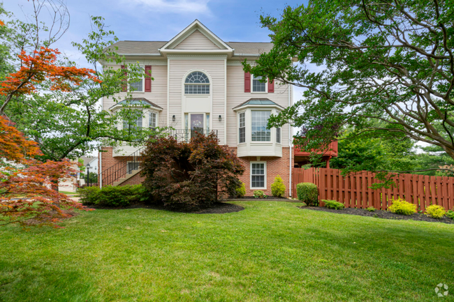 Building Photo - 7073 Kings Manor Dr Rental