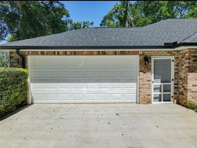 Photo - 720 NW Zack Dr