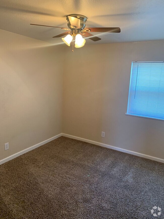 Building Photo - Spacious 3 Bedroom 2 Bath Home in Arden Ar...