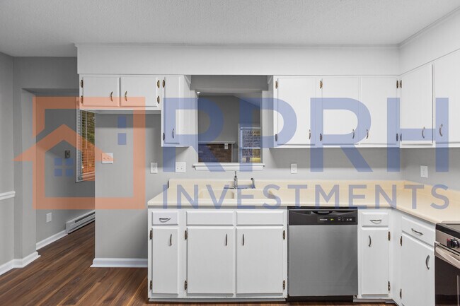 Photo - 670 Cedarbrook Ct