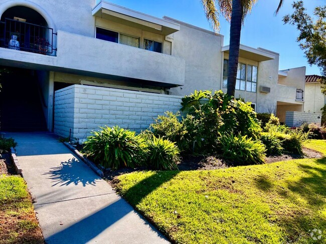 Building Photo - 2328 Via Mariposa W Rental