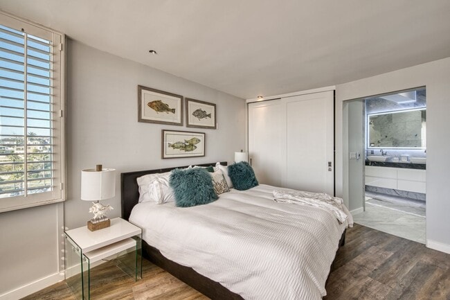 Photo - Get Ready for the Boat Parade! Gorgeous Home in Secured High-rise Building With Breathtaking Bay ...