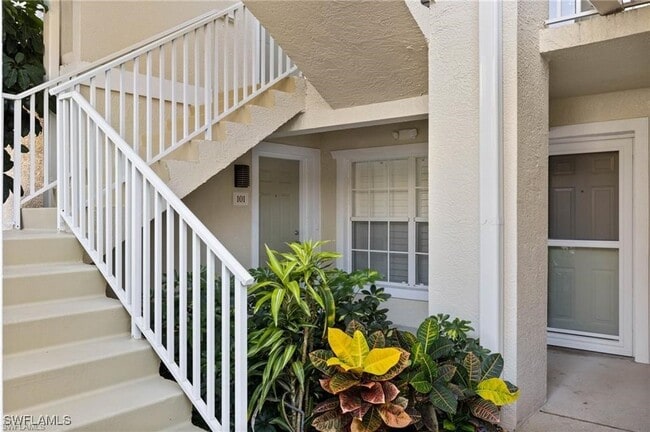 Building Photo - 15405 Cedarwood Ln Unit 2-101 Rental